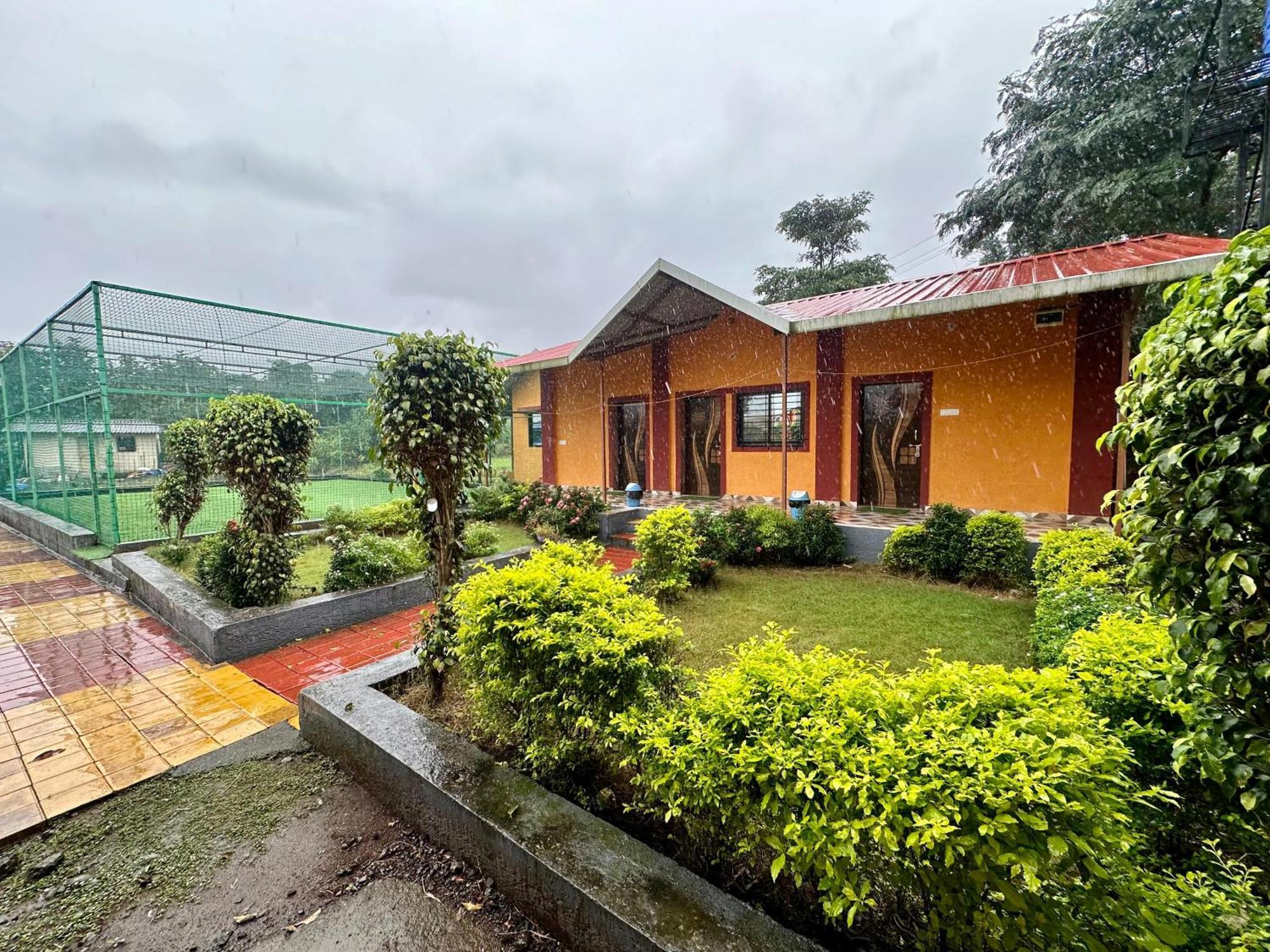 Karjat Ap Resort 外观 照片